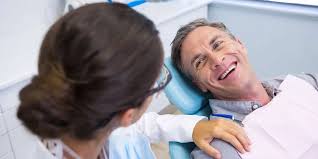 Ambiente iluminado do consultório da Dra. Hellen Ulhoa